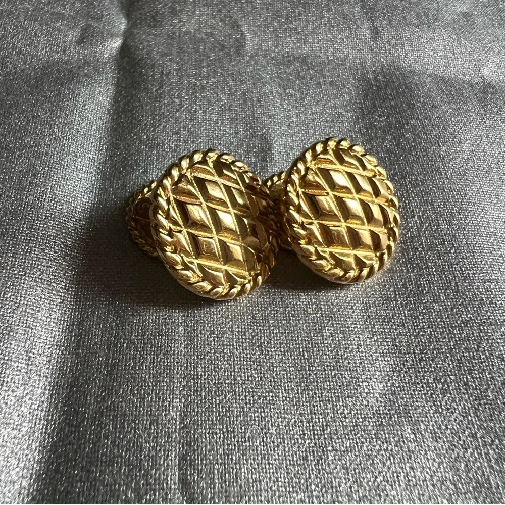 Chanel Gold Round Vintage Cufflinks
